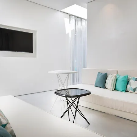 Mykonos Dove Beachfront מלון